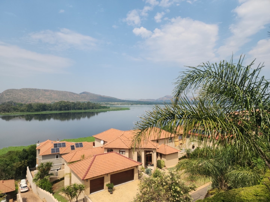 6 Bedroom Property for Sale in Birdwood Estate North West